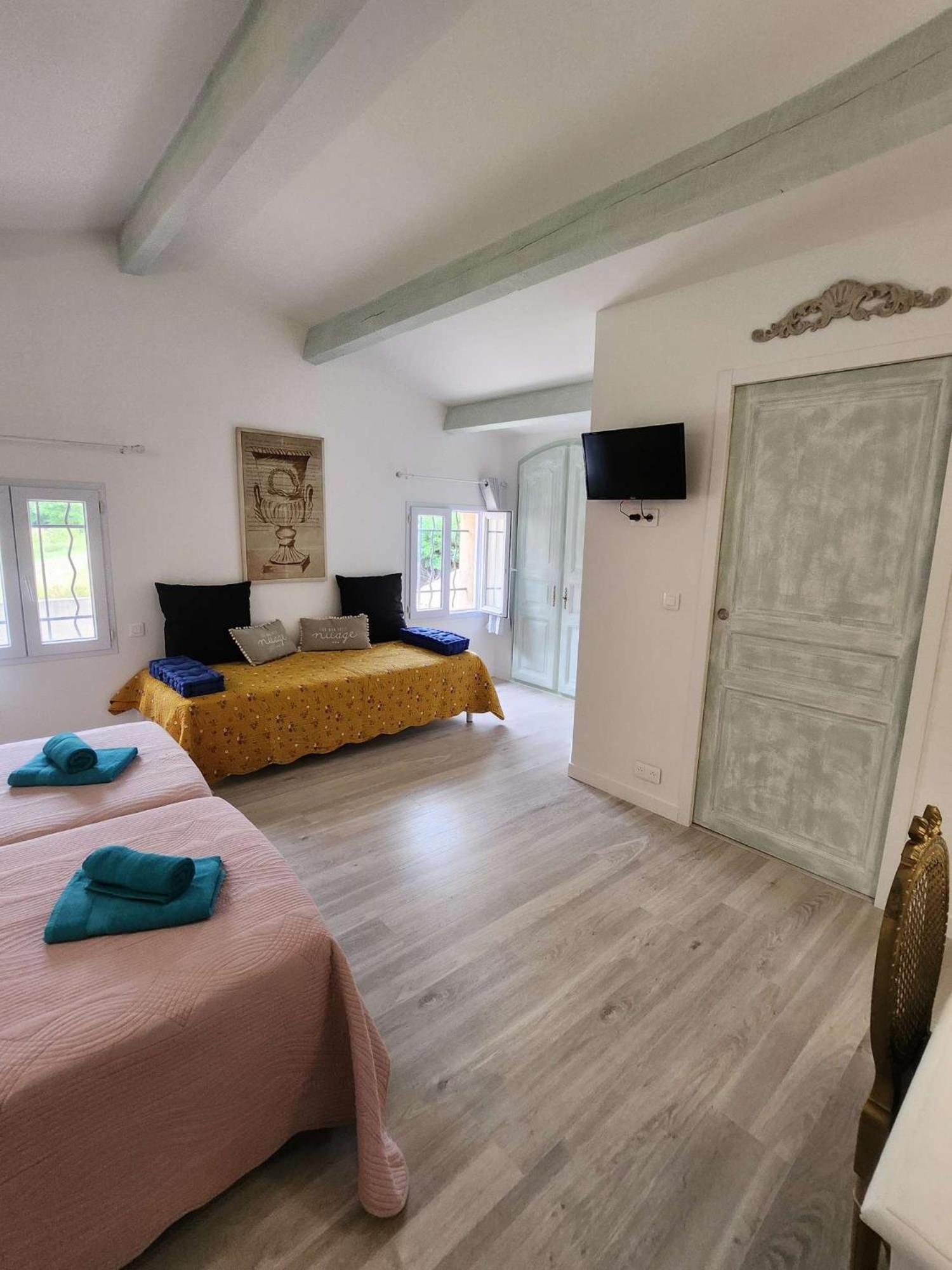 Le Clos Renaissance Oppede Exterior photo