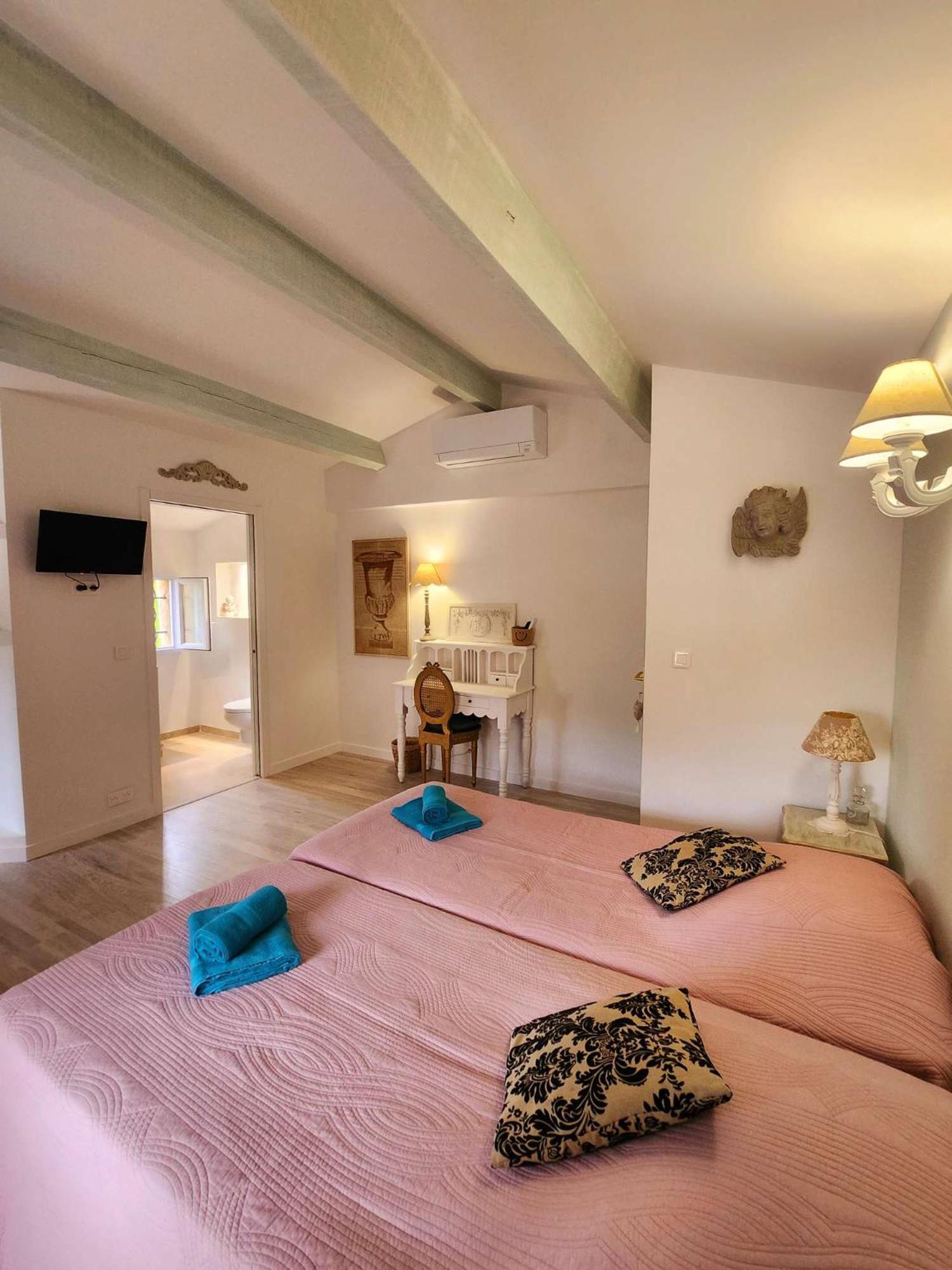 Le Clos Renaissance Oppede Exterior photo